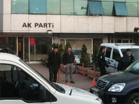 AK Parti ilçe binası işgal edildi